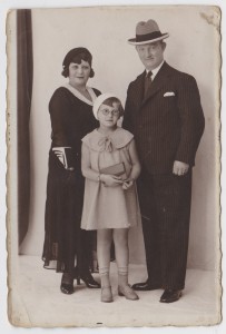 Manye, son mari et sa fille en 1932